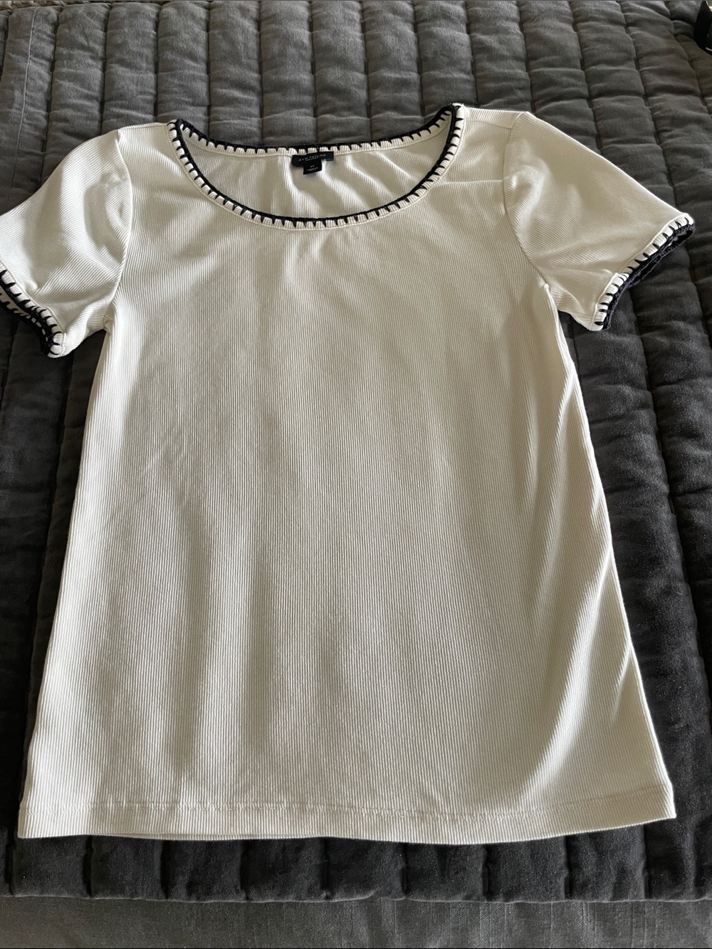 Short-Sleeve Rib-Knit Top with Black Contrast Trim